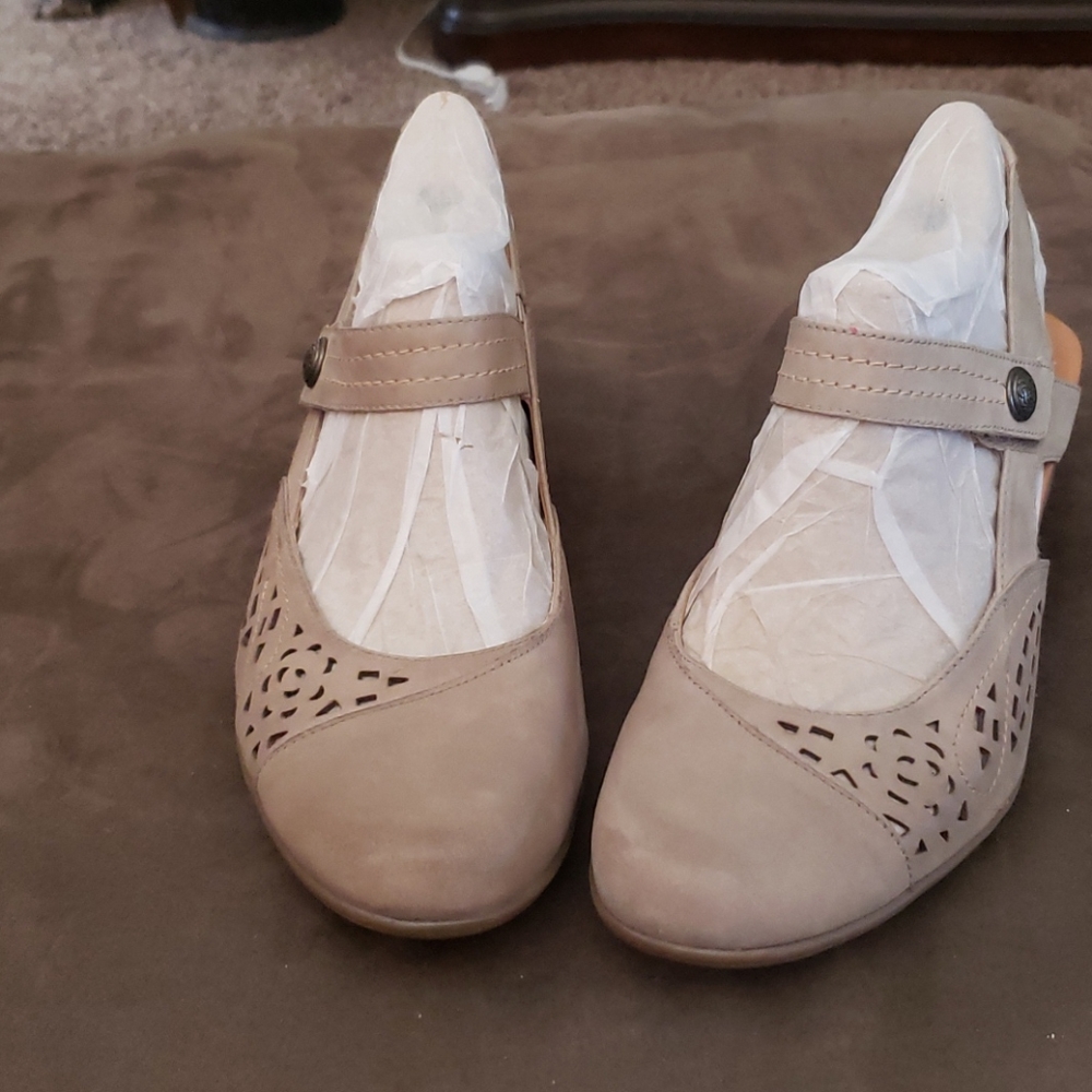 Leather Earth shoes